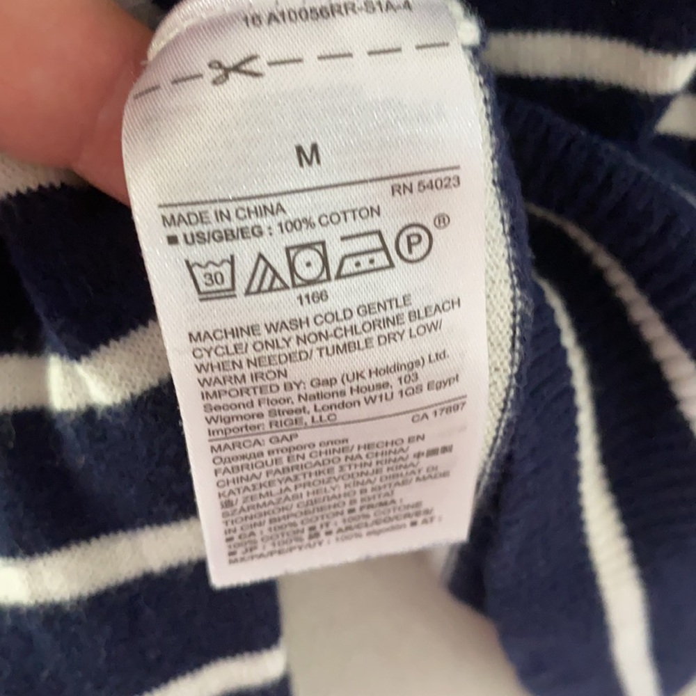 15:07 GAP Stripe Sweater (Thin/light weight) - Picture 5 of 12